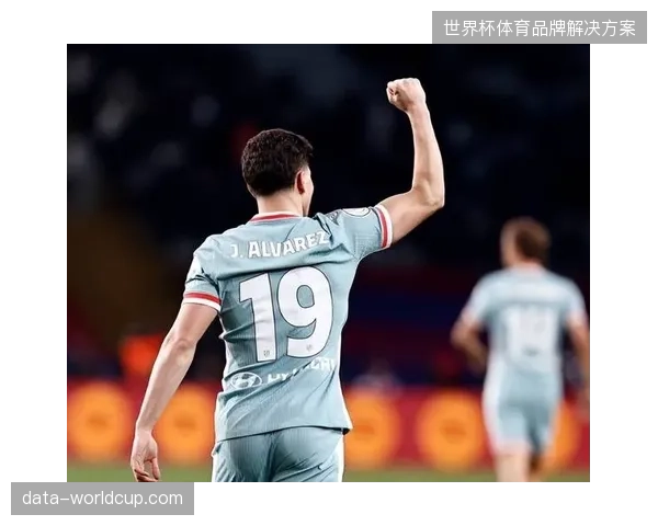 斯卡洛尼或需调整梅西依赖症，阿尔瓦雷斯的高效压迫是无锋线战术的备选方案