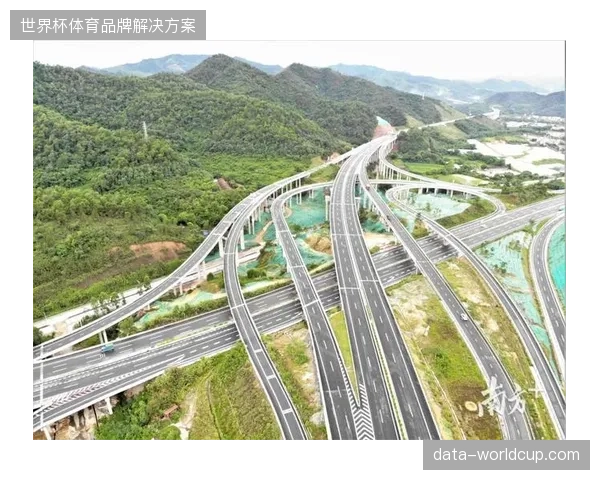 北美赛区入场通道硬件冗余却引发了更严重的通行瓶颈